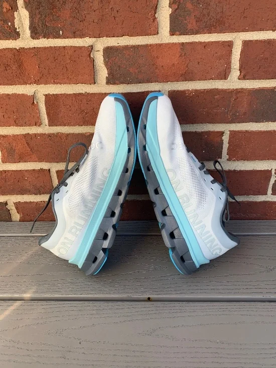 On Running Cloudflow Sneaker - Picture 8 of 12